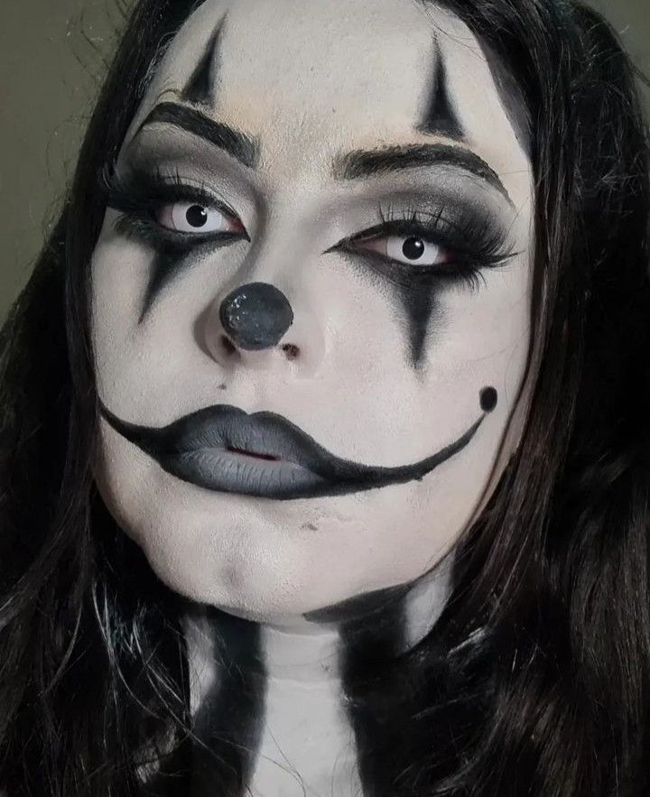Clown makeup