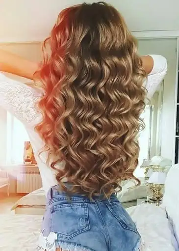 10 Steps To Make A Simple Beach Waves Hairstyle With Curling Iron!