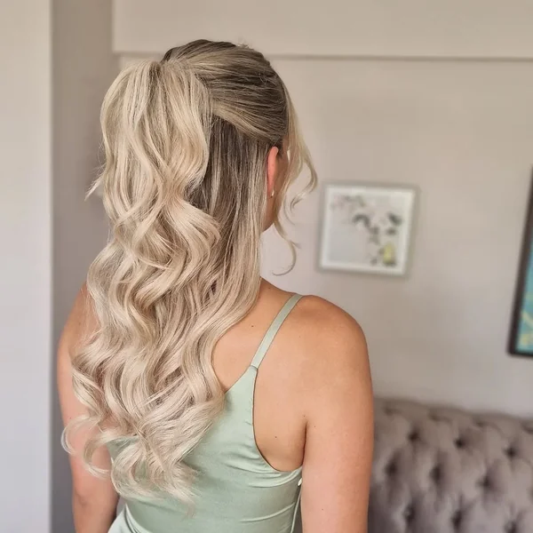 Blonde Half-Up Ponytail with Soft Beach Waves