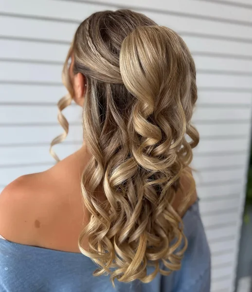 Bouncy Blonde Half-Up Ponytail with Spiral Curls
