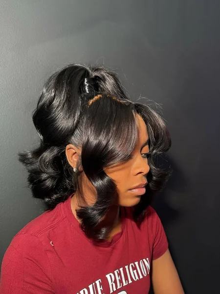 Bouncy Curled Ponytail with Retro Face Frame