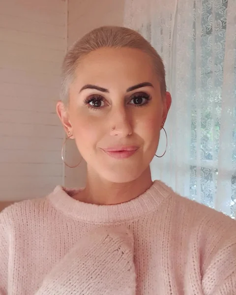 cropped pixie haircut undercut