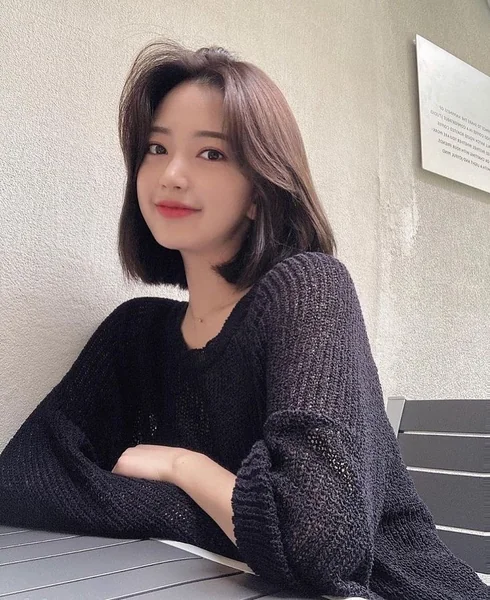 Chic Glass Hair Korean Bob with Soft Volume