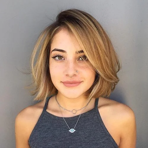 Chic Honey Blonde Bob with Effortless Side-Swept Volume