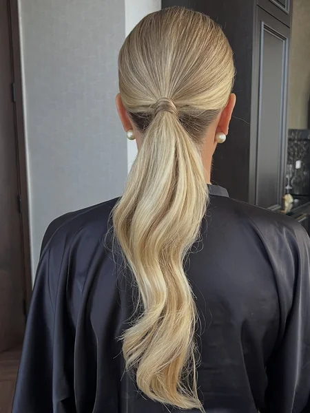 Chic Low Blonde Ponytail with Soft Waves