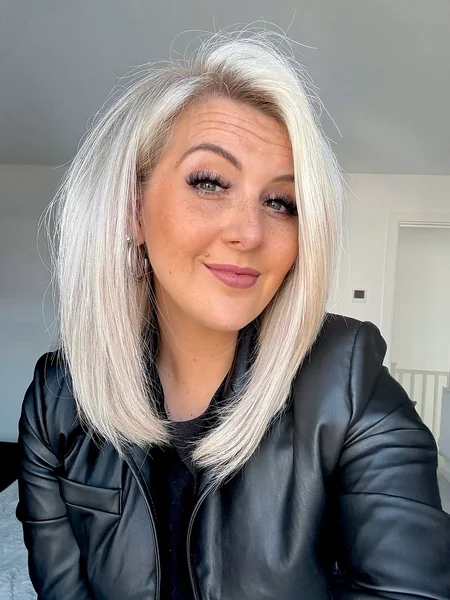 Chic Platinum Long Bob with Subtle Internal Layers