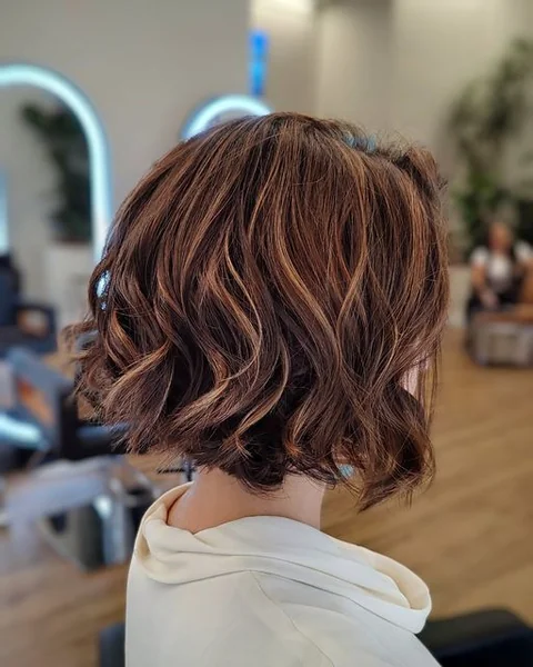 Chic Sun-Kissed Inverted Bob with Effortless Beachy Waves