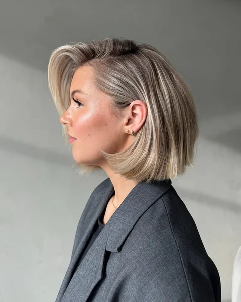 Creamy Vanilla Balayage Lob with Soft Blunt Edges