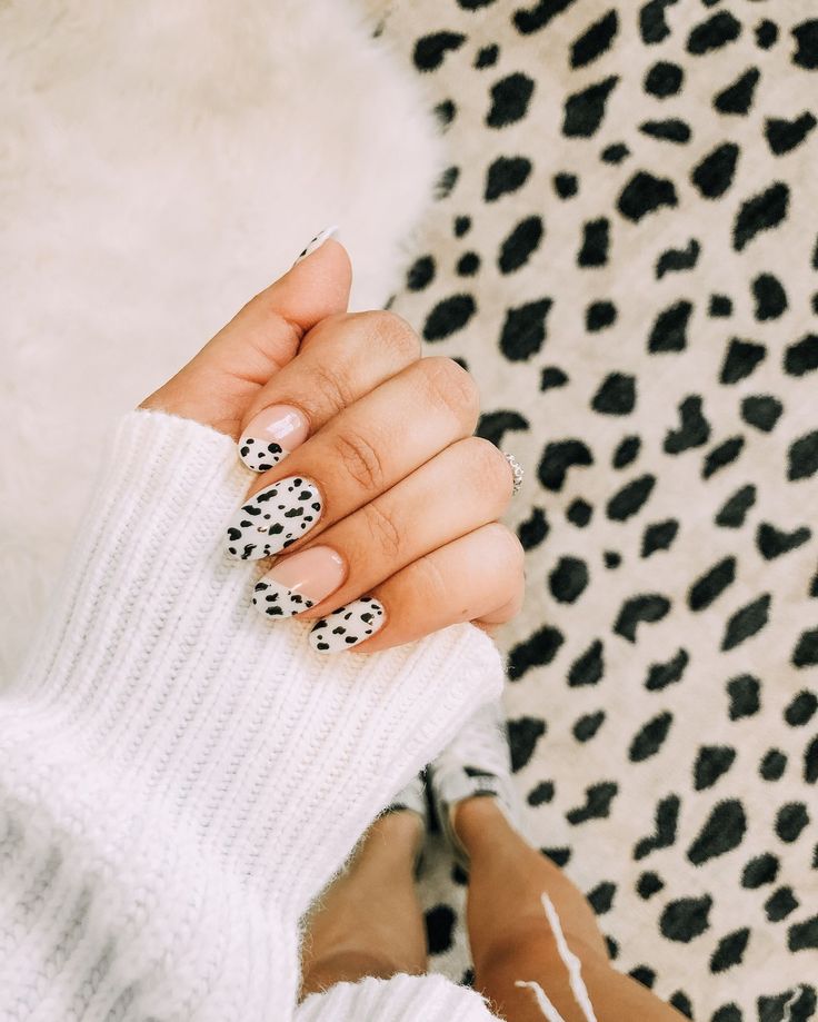 Feeling feisty & ready to experiment with some animal print nail art - this mani is giving us all the inspo! 📷 @… | Cute acrylic nails, Glitter nails, Pretty nails