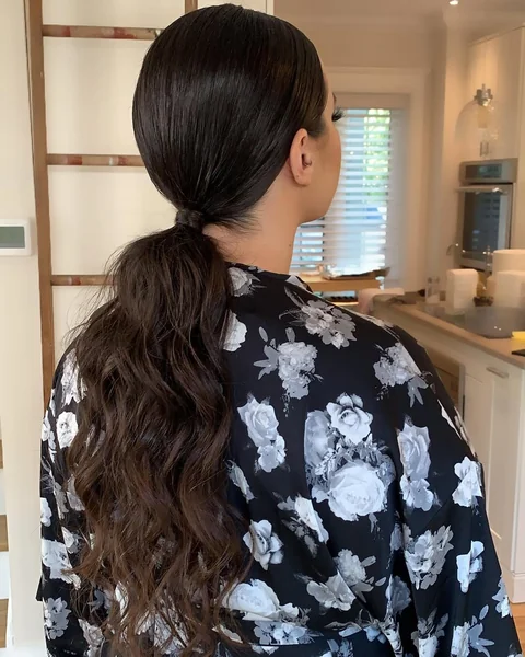 Elegant Mid-Height Ponytail with Soft Volume and Waves