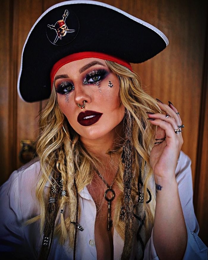 Trouvez plein d'idées géniales pour un déguisement et un maquillage pirate Halloween pour tous les âges !