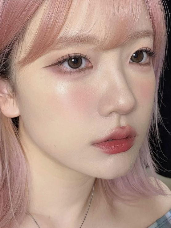 45+ Pink Makeup Looks for a Cute Korean-Inspired Style