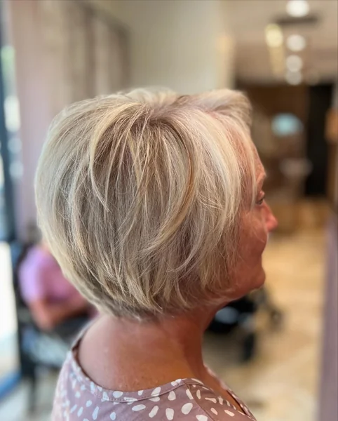 Feathered Platinum Stacked Bob with Soft Swept Layers