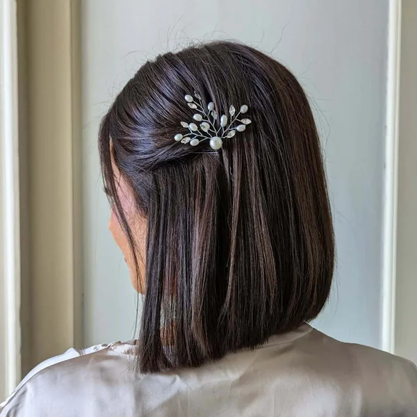 Luminous Platinum Bob with Lived-In Root and Piecey Texture