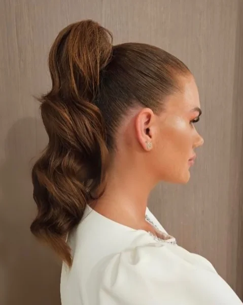 Minimalist Low Ponytail for Dimensional Blonde Hair
