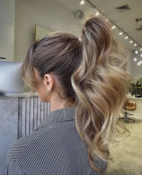 Ornate Wavy Ponytail with Elegant Pearl Hair Jewelry