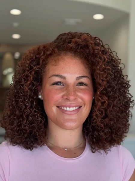 Rounded Chestnut Ringlets with Sun-Kissed Dimensions