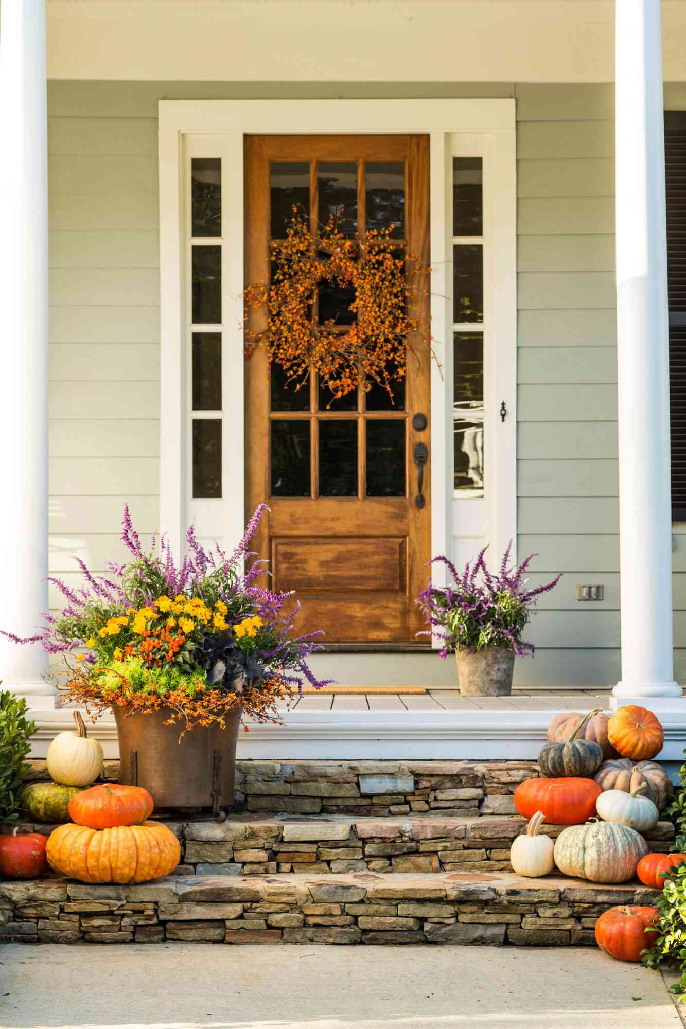 26 Festive Fall Front Porch Decorating Ideas
