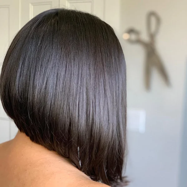 Sleek Brunette Inverted Bob with Sharp Graduation