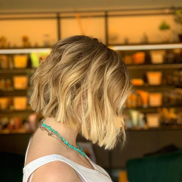 Sleek Champagne Blonde Inverted Bob with Sharp Graduation
