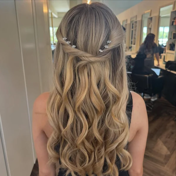 Sparkling Half-Up Twist with Long Wavy Highlights