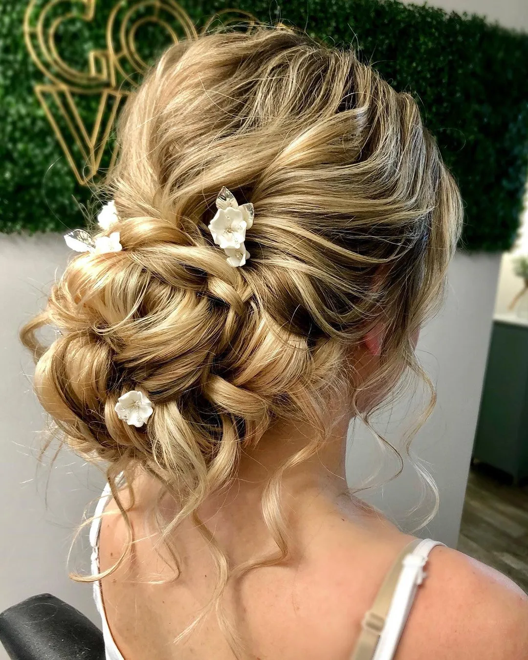 Spring Wedding Hairstyles 2025 Looks [Guide & FAQs]