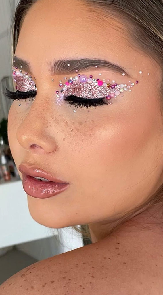 42 Summer Makeup Trends & Ideas To Look Out : Glitter & Pearls, Gemstones