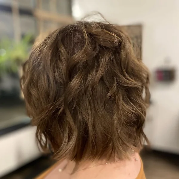 Sun-Kissed Tousled Shaggy Bob with Dimensional Waves