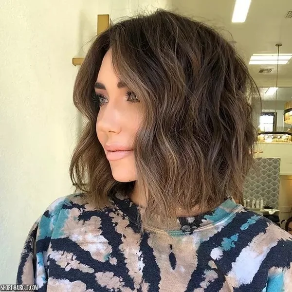 Textured Dark Wavy Lob with Seamless Caramel Balayage