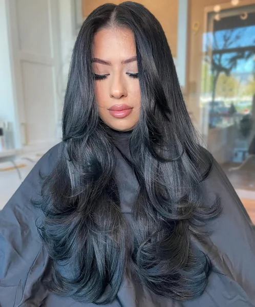 Voluminous Raven Layers with Soft Face-Framing Curvatures