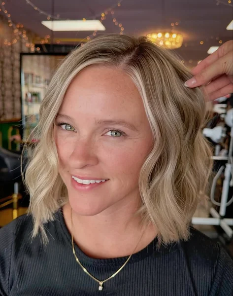 Wavy Blonde Lob with Contrasting Money Piece Highlights