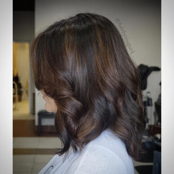 Wavy Brunette Lob with Subtle Caramel Highlights